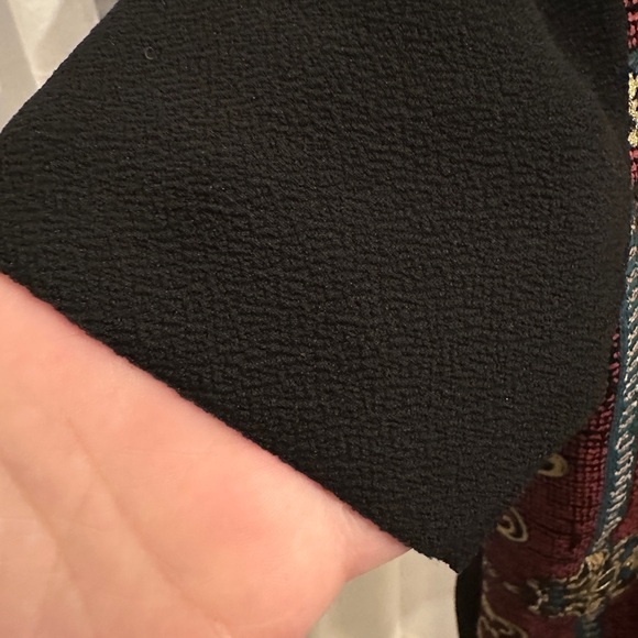 Zara Crew Neck Gold and Burgundy Patterned Graphic Tee Size Medium - Picture 4 of 6